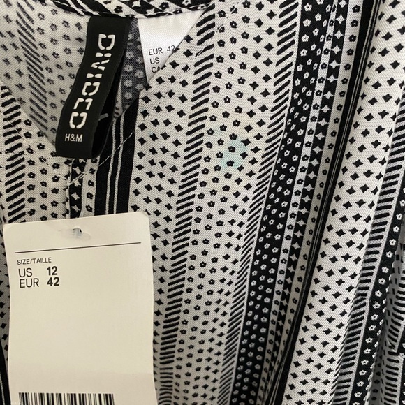 H&M Romper📕 - Picture 4 of 6